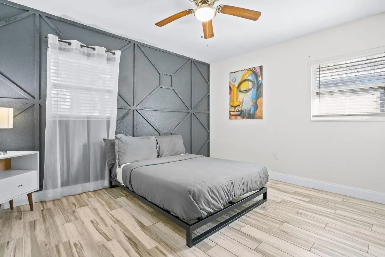 Bayshore Home Τάμπα 0*,